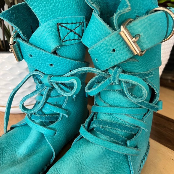 Tread Light Gear leather moccasin boots - Picture 5 of 10